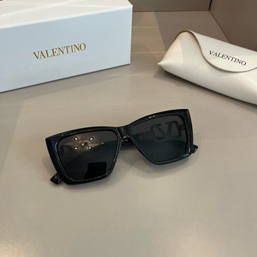 Valentino Women's Black Sunglasses - Picture 5 of 8